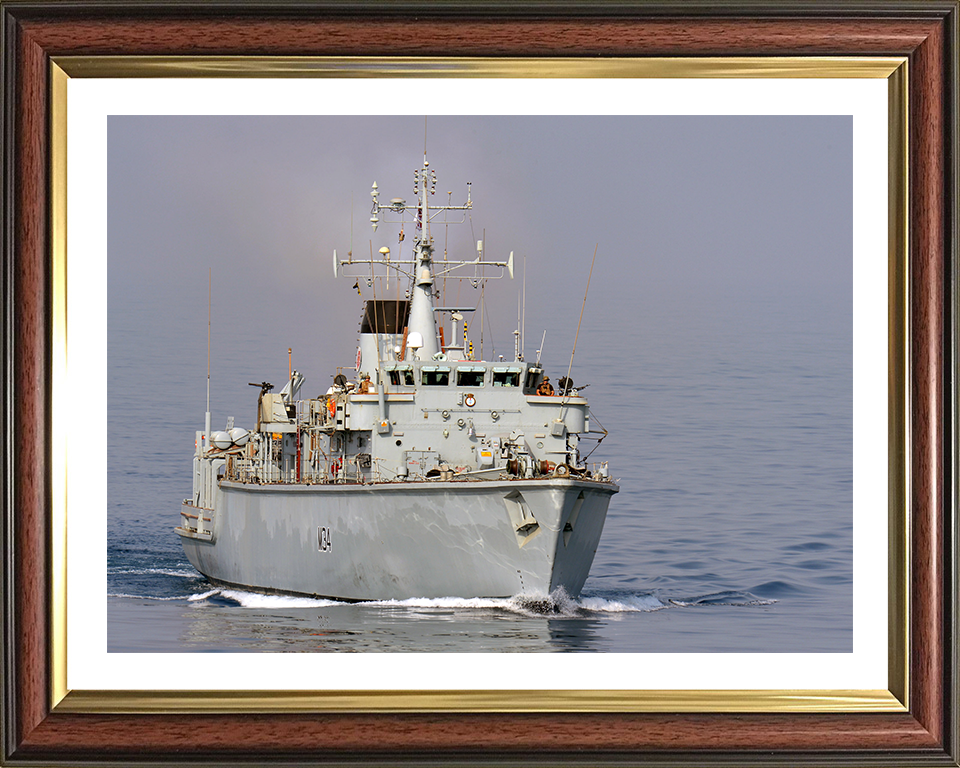 HMS Middleton (M34) Photo Print - Low Starboard Bow View - Royal Navy Hunt Class Mine Warfare Vessel Hampshire Prints 10 x 8 Classic Frame Yes