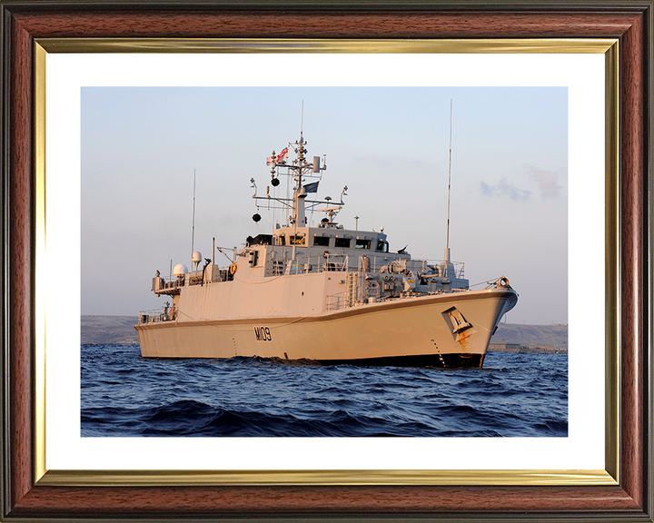 HMS Bangor (M109) Royal Navy Sandown Class Minehunter At Sunset Photo Print Wall Art Decor Posters, Prints, & Visual Artwork Hampshire Prints 10 x 8 Classic Frame Yes