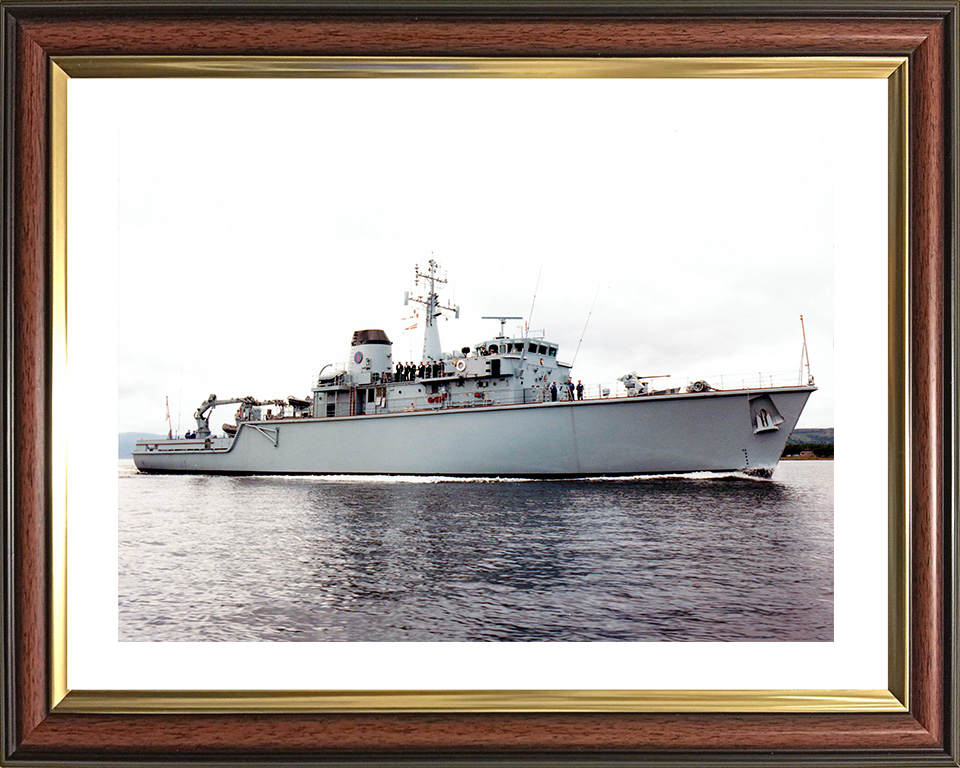 HMS Brecon (M29) Royal Navy Hunt Class Mine Warfare Vessel Low Starboard View Photo Print Wall Art Decor Posters, Prints, & Visual Artwork Hampshire Prints 10 x 8 Classic Frame Yes