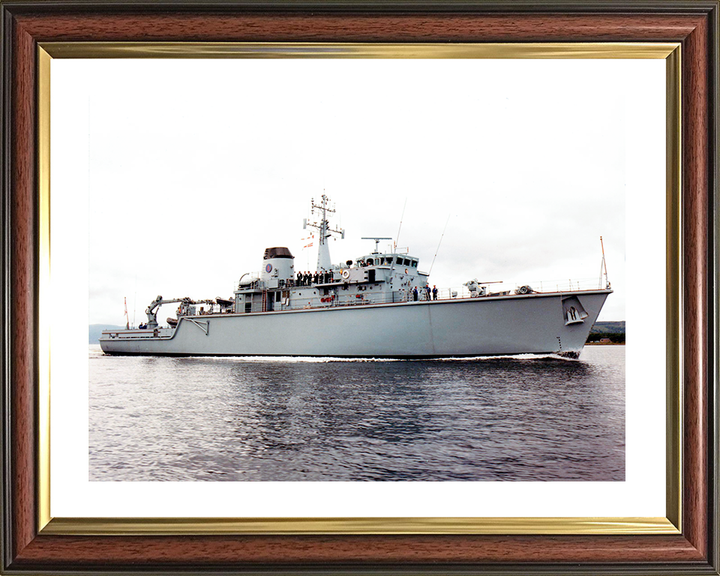 HMS Brecon (M29) Royal Navy Hunt Class Mine Warfare Vessel Low Starboard View Photo Print Wall Art Decor Posters, Prints, & Visual Artwork Hampshire Prints 10 x 8 Classic Frame Yes