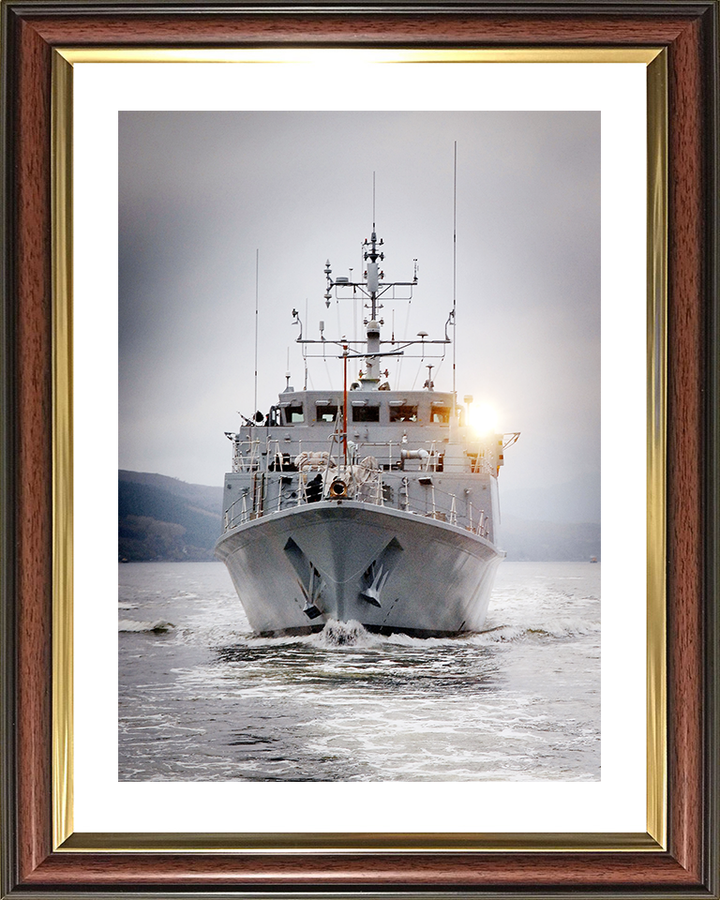 HMS Blyth (M111) Royal Navy Sandown Class Minehunter Scotland 2008 Photo Print Wall Art Decor Posters, Prints, & Visual Artwork Hampshire Prints 10 x 8 Classic Frame Yes