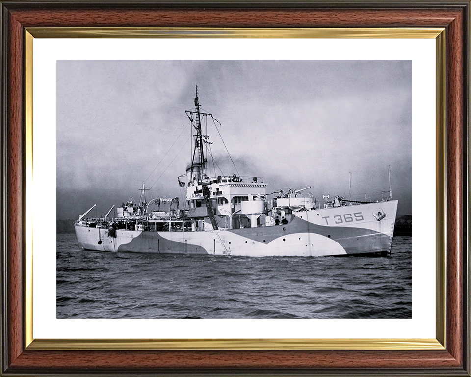 HMS Gulland (T365) Royal Navy Isles Class Trawler At Sea 1943 Photo Print Wall Art Decor Posters, Prints, & Visual Artwork Hampshire Prints 10 x 8 Classic Frame Yes