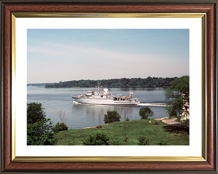 HMS Dulverton (M35) Royal Navy Hunt Class Mine Warfare Vessel USA 1985 Photo Print Wall Art Decor Posters, Prints, & Visual Artwork Hampshire Prints 10 x 8 Classic Frame Yes