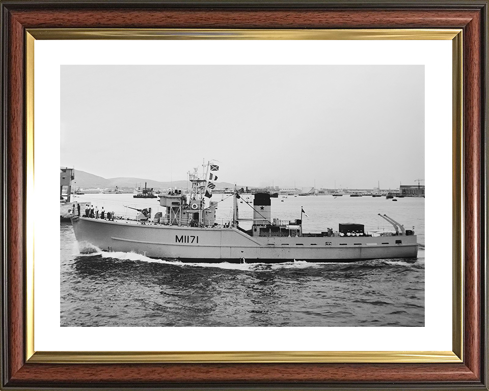 HMS Aldington (M1171) Royal Navy Ton Class Minesweeper Warship Entering Port Photo Print Wall Art Decor Posters, Prints, & Visual Artwork Hampshire Prints 10 x 8 Classic Frame Yes