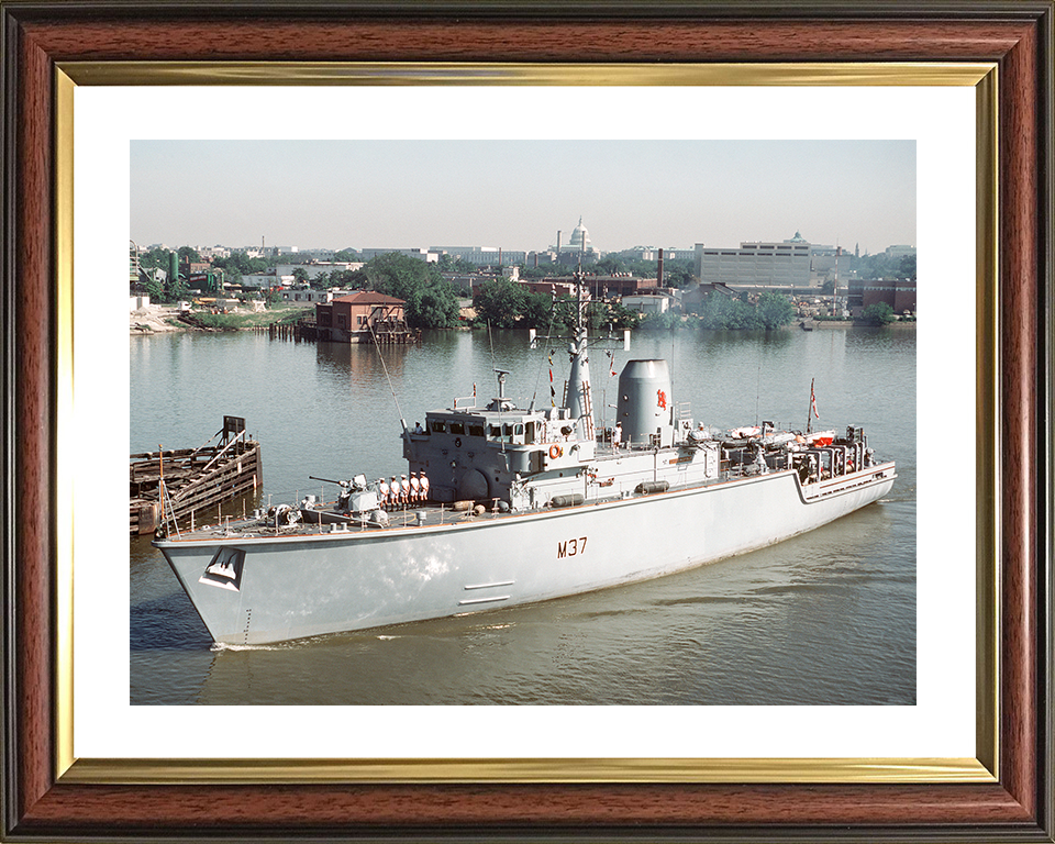 HMS Chiddingfold (M37) Royal Navy Hunt Class Minehunter Entering Washington Photo Print Wall Art Decor Posters, Prints, & Visual Artwork Hampshire Prints 10 x 8 Classic Frame Yes