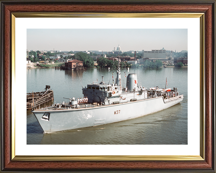 HMS Chiddingfold (M37) Royal Navy Hunt Class Minehunter Entering Washington Photo Print Wall Art Decor Posters, Prints, & Visual Artwork Hampshire Prints 10 x 8 Classic Frame Yes