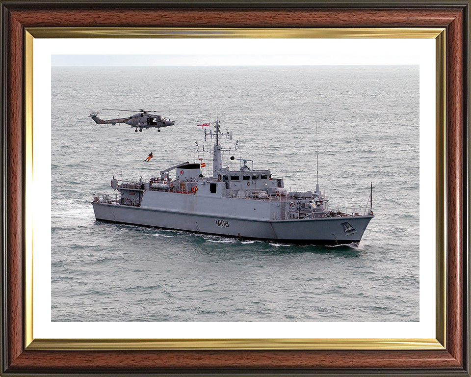 HMS Grimsby M108 | Photo Print | Framed Print | Sandown Class | Minehunter | Royal Navy Hampshire Prints