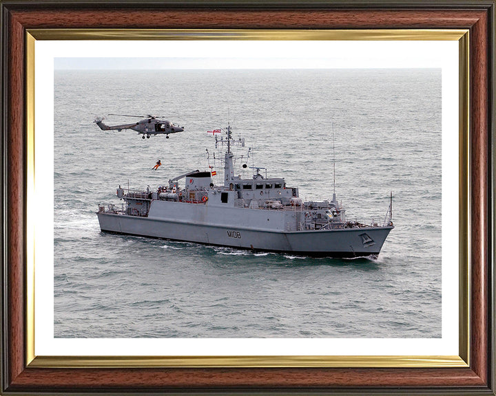 HMS Grimsby M108 | Photo Print | Framed Print | Sandown Class | Minehunter | Royal Navy Hampshire Prints