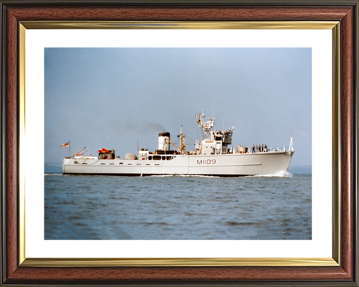 HMS Bickington (M1109) Royal Navy Ton Class Minesweeper Starboard Beam View Photo Print Wall Art Decor Posters, Prints, & Visual Artwork Hampshire Prints 10 x 8 Classic Frame Yes