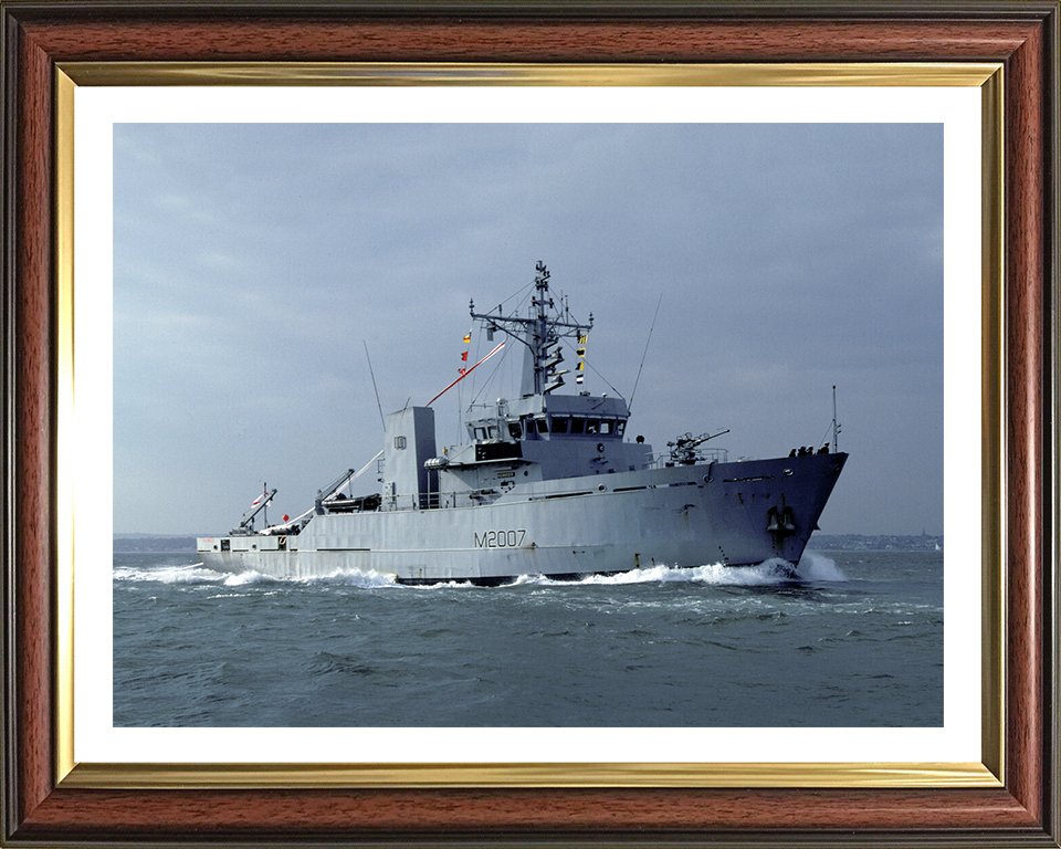 HMS Humber M2007 Royal Navy River class minesweeper Photo Print or Framed Print - Hampshire Prints