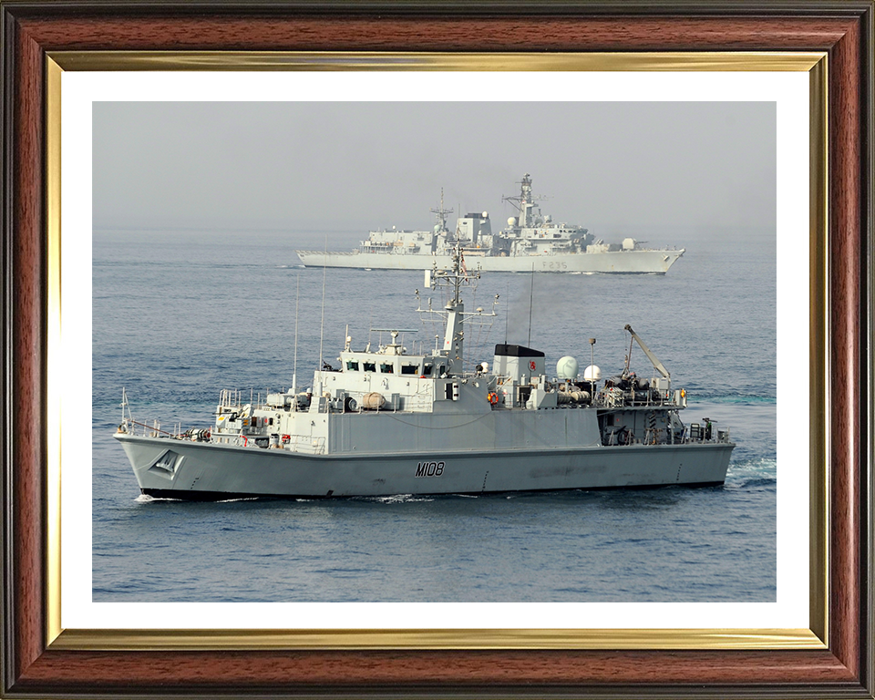 HMS Grimsby M108 | Photo Print | Framed Print | Sandown Class | Minehunter | Royal Navy Hampshire Prints