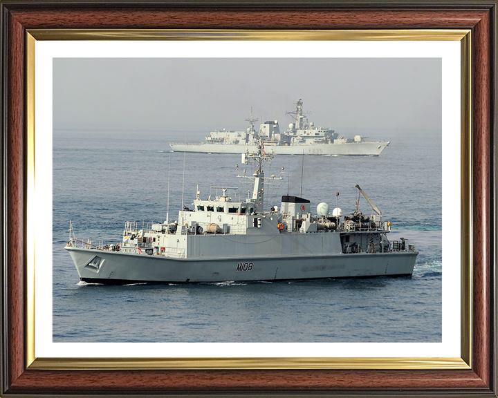 HMS Grimsby M108 | Photo Print | Framed Print | Sandown Class | Minehunter | Royal Navy Hampshire Prints