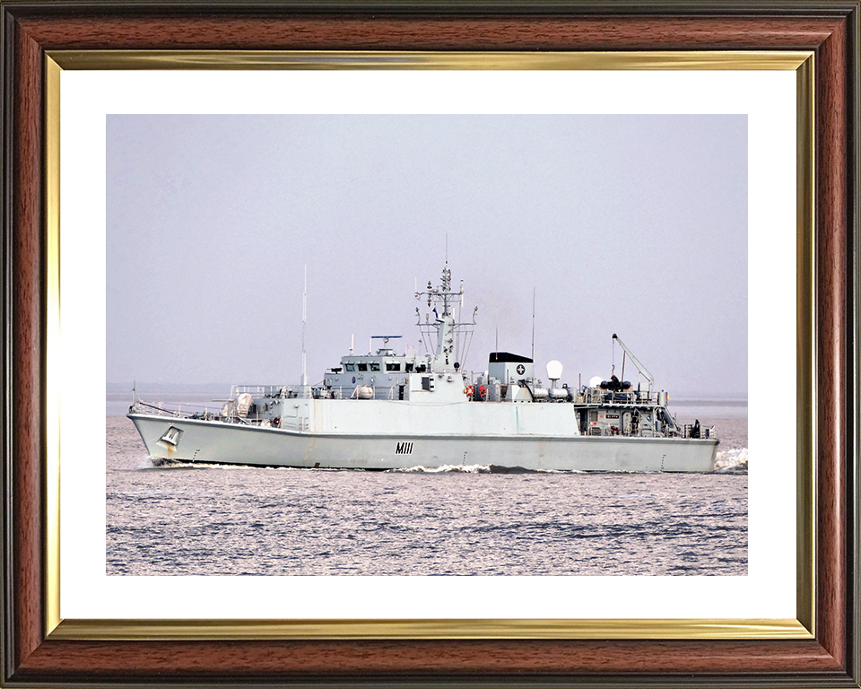 HMS Blyth (M111) Royal Navy Sandown Class Minehunter Port Side View Photo Print Wall Art Decor Posters, Prints, & Visual Artwork Hampshire Prints 10 x 8 Classic Frame Yes