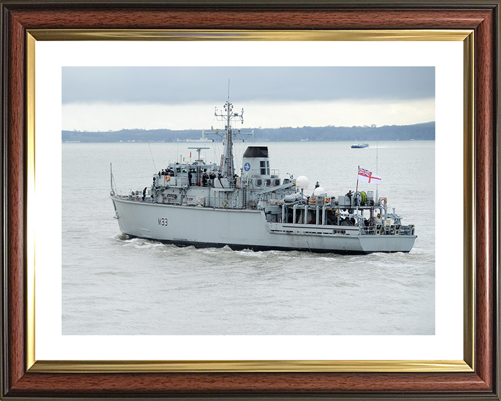 HMS Brocklesby (M33) Royal Navy Hunt Class Mine Warfare Vessel Leaving Port Photo Print Wall Art Decor Posters, Prints, & Visual Artwork Hampshire Prints 10 x 8 Classic Frame Yes