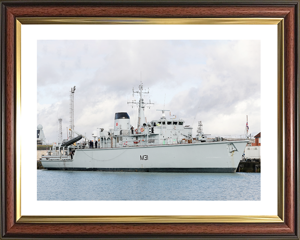 HMS Cattistock (M31) Royal Navy Hunt Class MineHunter Alongside Photo Print Wall Art Decor Posters, Prints, & Visual Artwork Hampshire Prints 10 x 8 Classic Frame Yes