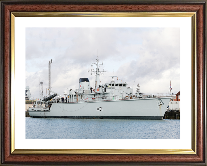 HMS Cattistock (M31) Royal Navy Hunt Class MineHunter Alongside Photo Print Wall Art Decor Posters, Prints, & Visual Artwork Hampshire Prints 10 x 8 Classic Frame Yes
