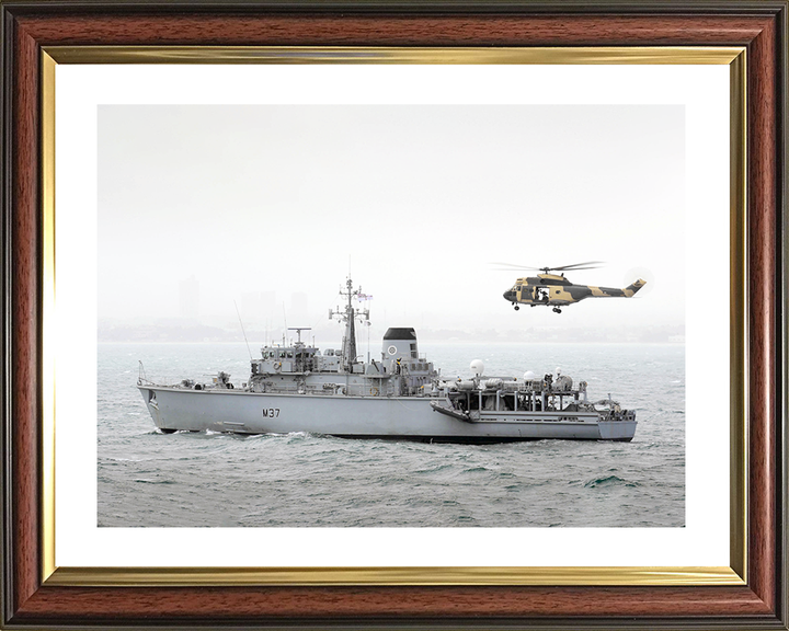 HMS Chiddingfold (M37) Royal Navy Hunt Class Minehunter With Helicopter Photo Print Wall Art Decor Posters, Prints, & Visual Artwork Hampshire Prints 10 x 8 Classic Frame Yes