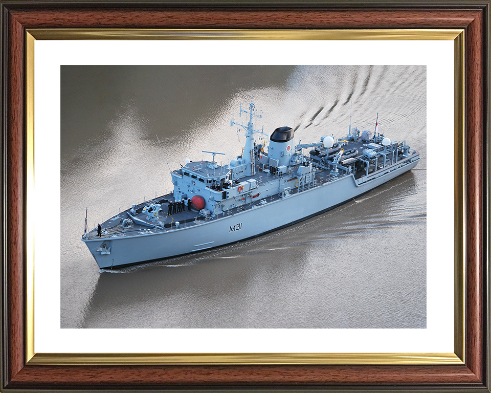 HMS Cattistock (M31) Royal Navy Hunt Class MineHunter High Port Bow View Photo Print Wall Art Decor Posters, Prints, & Visual Artwork Hampshire Prints 10 x 8 Classic Frame Yes