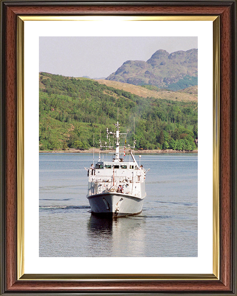 HMS Blyth (M111) Royal Navy Sandown Class Minehunter Bow View Photo Print Wall Art Decor Posters, Prints, & Visual Artwork Hampshire Prints 10 x 8 Classic Frame Yes