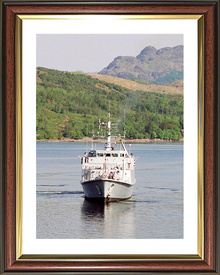 HMS Blyth (M111) Royal Navy Sandown Class Minehunter Bow View Photo Print Wall Art Decor Posters, Prints, & Visual Artwork Hampshire Prints 10 x 8 Classic Frame Yes