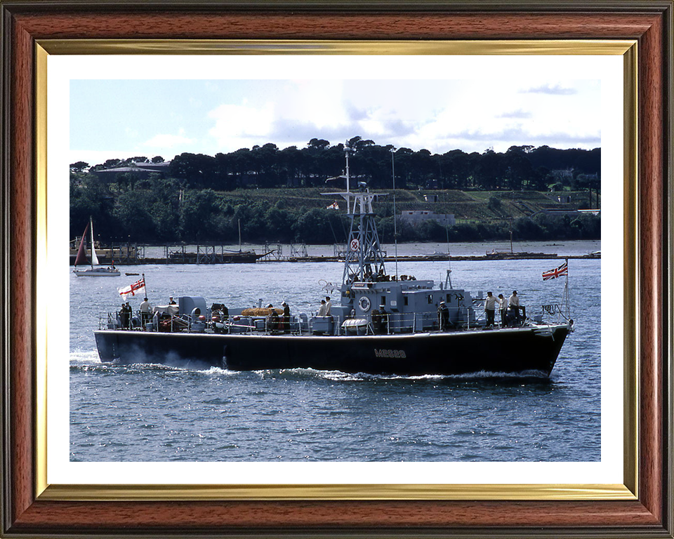 HMS Flintham (M2628) Photo Print - Starboard View - Royal Navy Ham Class Minesweeper Hampshire Prints 10 x 8 Classic Frame Yes
