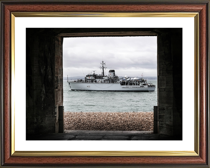 HMS Brocklesby (M33) Royal Navy Hunt Class Mine Warfare Vessel From Sallyport Photo Print Wall Art Decor Posters, Prints, & Visual Artwork Hampshire Prints 10 x 8 Classic Frame Yes