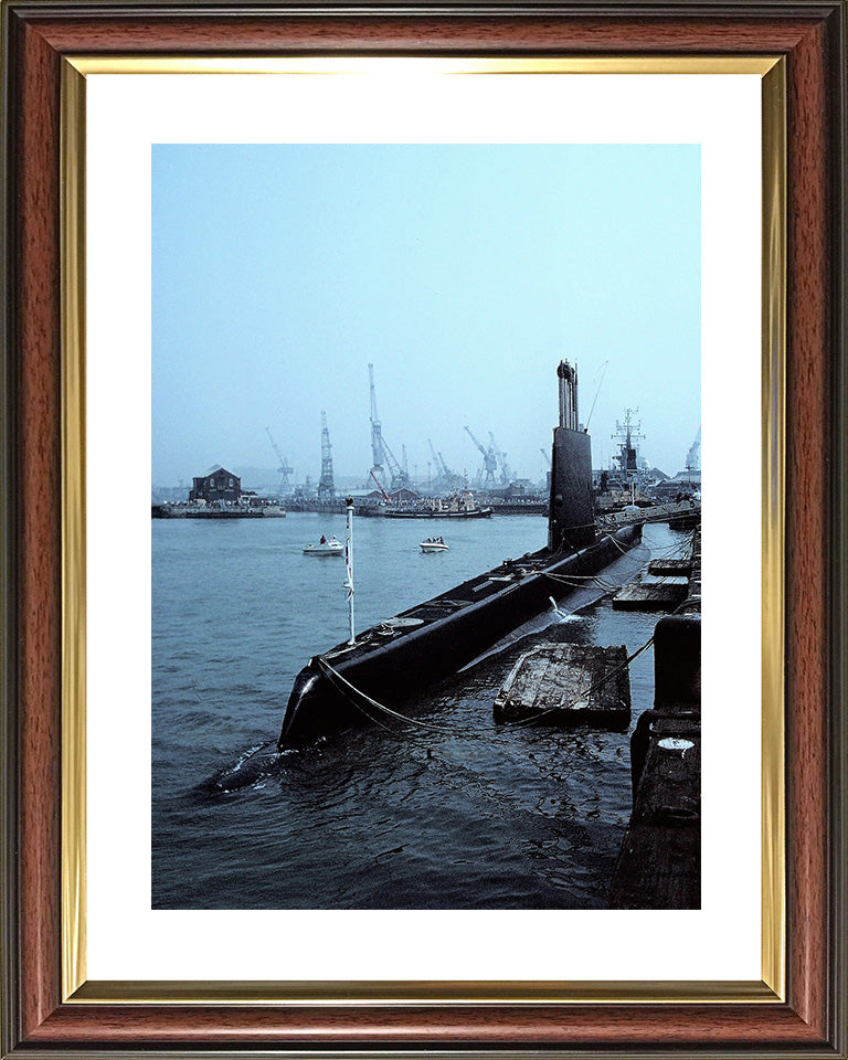 HMS Onyx (S21) Photo Print - Alongside - Royal Navy Oberon Class Submarine Hampshire Prints 10 x 8 Classic Frame Yes