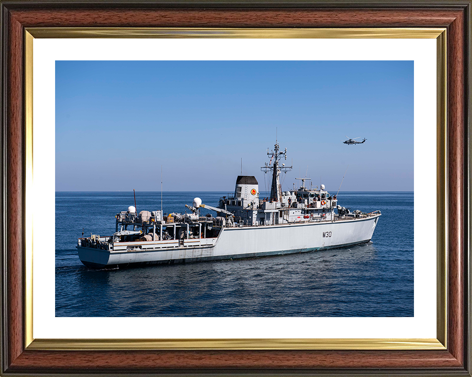 HMS Ledbury (M30) Photo Print - Persian Gulf 2020 - Royal Navy Hunt Class Minesweeper Hampshire Prints 10 x 8 Classic Frame Yes
