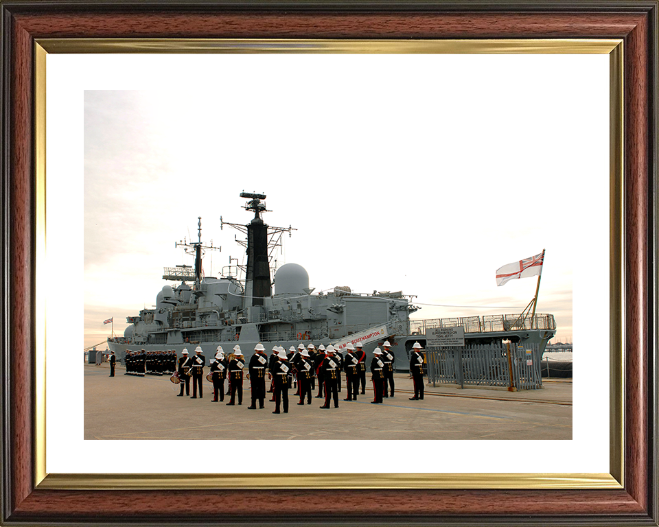 HMS Southampton (D90) Photo Print - Decommissioning 2009 - Royal Navy Type 42 Destroyer Posters, Prints, & Visual Artwork Hampshire Prints 10 x 8 Classic Frame Yes