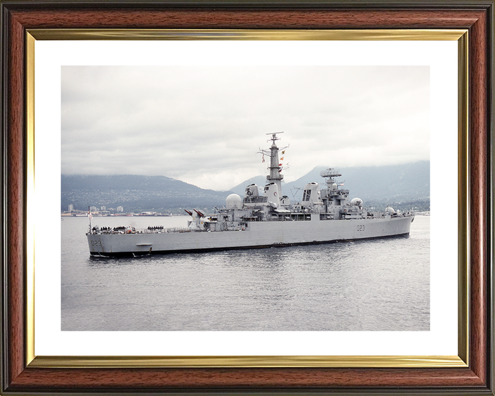 HMS Bristol (D23) Royal Navy Type 82 Destroyer Low Starboard View Photo Print Wall Art Decor Posters, Prints, & Visual Artwork Hampshire Prints 10 x 8 Classic Frame Yes