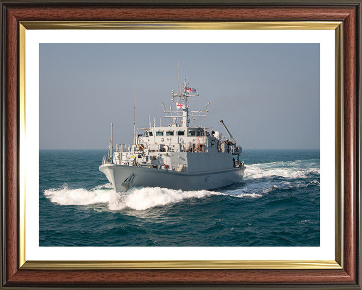 HMS Shoreham M112 | Photo Print | Framed Print | Sandown Class | Minehunter | Royal Navy Hampshire Prints