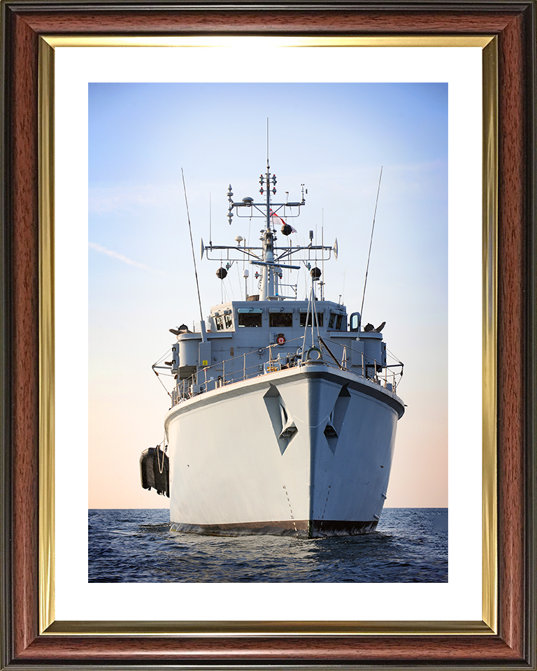 HMS Atherstone (M38) Royal Navy Hunt Class Mine Vessel Arabian Gulf 2010 Photo Print Wall Art Decor Posters, Prints, & Visual Artwork Hampshire Prints 10 x 8 Classic Frame Yes