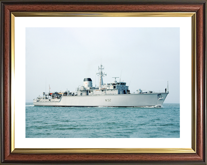 HMS Cottesmore (M32) Royal Navy Hunt Class Mine Warfare Vessel Starboard Beam View Photo Print Wall Art Decor Posters, Prints, & Visual Artwork Hampshire Prints 10 x 8 Classic Frame Yes