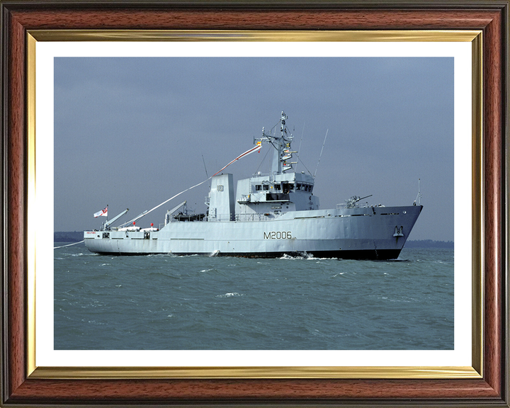 HMS Helford M2006 | Photo Print | Framed Print | River Class | Minesweeper | Royal Navy Hampshire Prints
