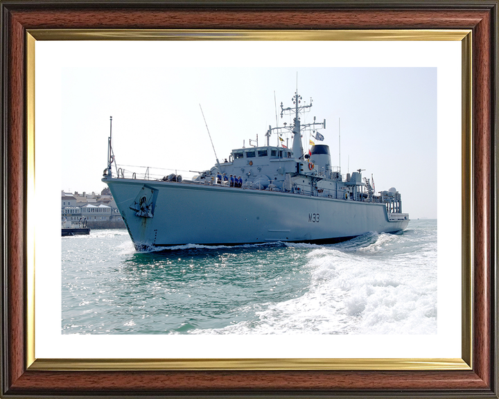 HMS Brocklesby (M33) Photo Print - Homecoming 2009 - Royal Navy Hunt Class Mine Warfare Vessel Posters, Prints, & Visual Artwork Hampshire Prints 10 x 8 Classic Frame Yes