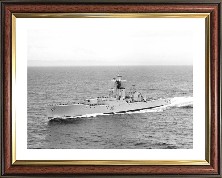 HMS Brighton (F106) Royal Navy Rothesay Class Frigate At Sea Port View Photo Print Wall Art Decor Posters, Prints, & Visual Artwork Hampshire Prints 10 x 8 Classic Frame Yes