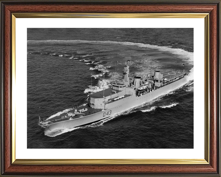 HMS Matapan (D43) Photo Print - At Sea 1975 - Royal Navy Battle Class Destroyer Hampshire Prints 10 x 8 Classic Frame Yes