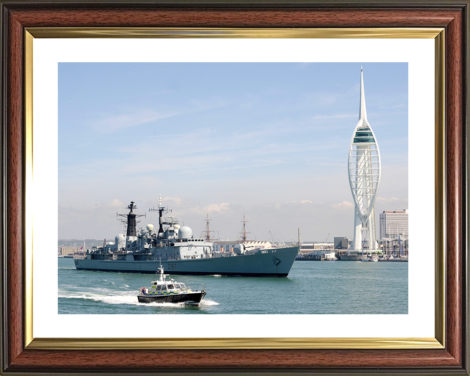 HMS Edinburgh (D97) Royal Navy Type 42 Destroyer Leaving Portsmouth Photo Print Wall Art Decor Posters, Prints, & Visual Artwork Hampshire Prints 10 x 8 Classic Frame Yes