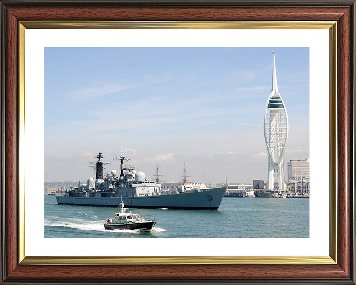 HMS Edinburgh (D97) Royal Navy Type 42 Destroyer Leaving Portsmouth Photo Print Wall Art Decor Posters, Prints, & Visual Artwork Hampshire Prints 10 x 8 Classic Frame Yes