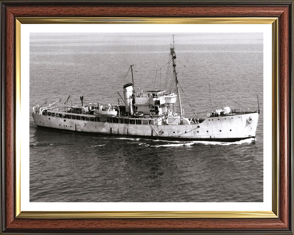 HMS Gateshead T288 | Photo Print | Framed Print | Isles Class | Trawler | Royal Navy Hampshire Prints