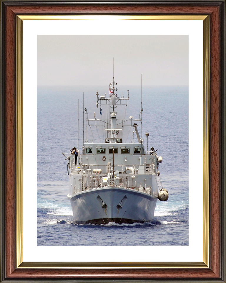 HMS Bangor (M109) Royal Navy Sandown Class Minehunter Underway Bow View Photo Print Wall Art Decor Posters, Prints, & Visual Artwork Hampshire Prints 10 x 8 Classic Frame Yes