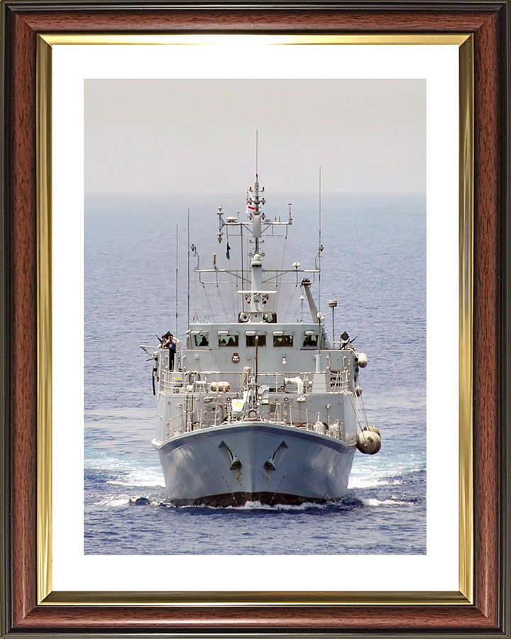 HMS Bangor (M109) Royal Navy Sandown Class Minehunter Underway Bow View Photo Print Wall Art Decor Posters, Prints, & Visual Artwork Hampshire Prints 10 x 8 Classic Frame Yes