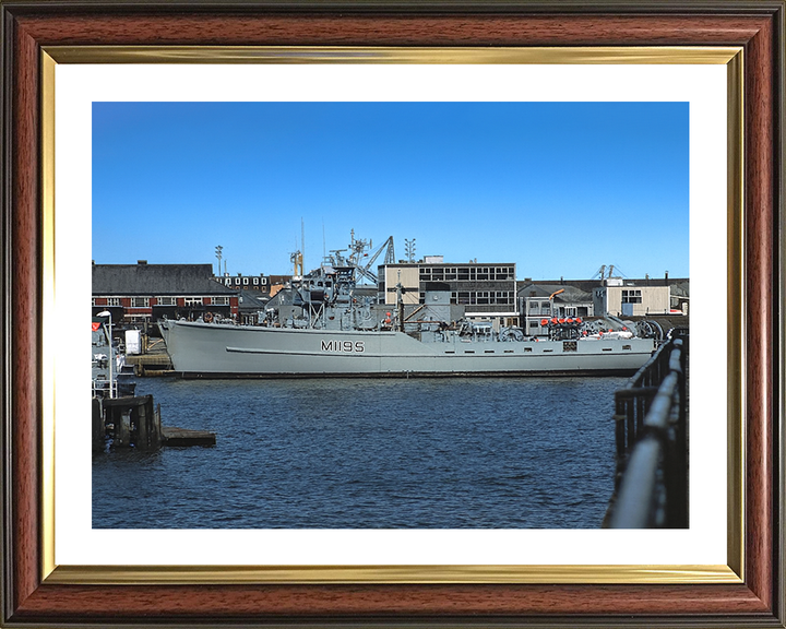 HMS Wotton (M1195) Photo Print - Alongside 1984 - Royal Navy Ton Class Minesweeper Hampshire Prints 10 x 8 Classic Frame Yes