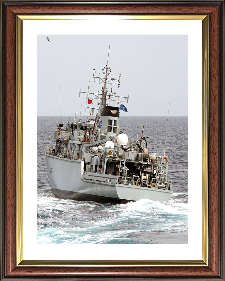 HMS Brocklesby (M33) Royal Navy Hunt Class Mine Warfare Vessel Stern View Photo Print Wall Art Decor Posters, Prints, & Visual Artwork Hampshire Prints 10 x 8 Classic Frame Yes