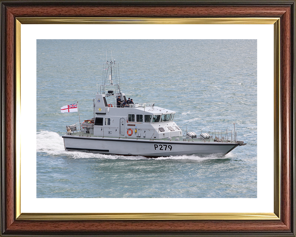 HMS Blazer (P279) Royal Navy Archer Class P2000 Patrol Vessel Underway Photo Print Wall Art Decor Posters, Prints, & Visual Artwork Hampshire Prints 10 x 8 Classic Frame Yes