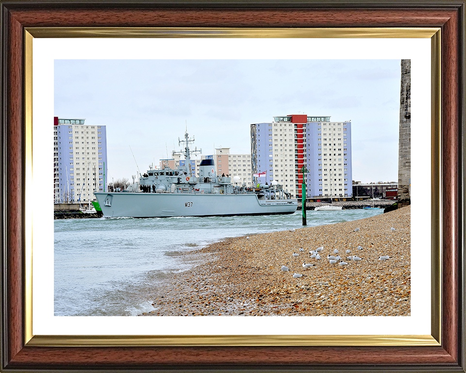 HMS Chiddingfold (M37) Photo Print - Leaving Portsmouth 2013 - Royal Navy Hunt Class Minehunter Posters, Prints, & Visual Artwork Hampshire Prints 10 x 8 Classic Frame Yes