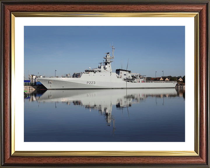 HMS Medway P223 | Photo Print | Framed Print | River Class | Patrol Vessel | Royal Navy Hampshire Prints