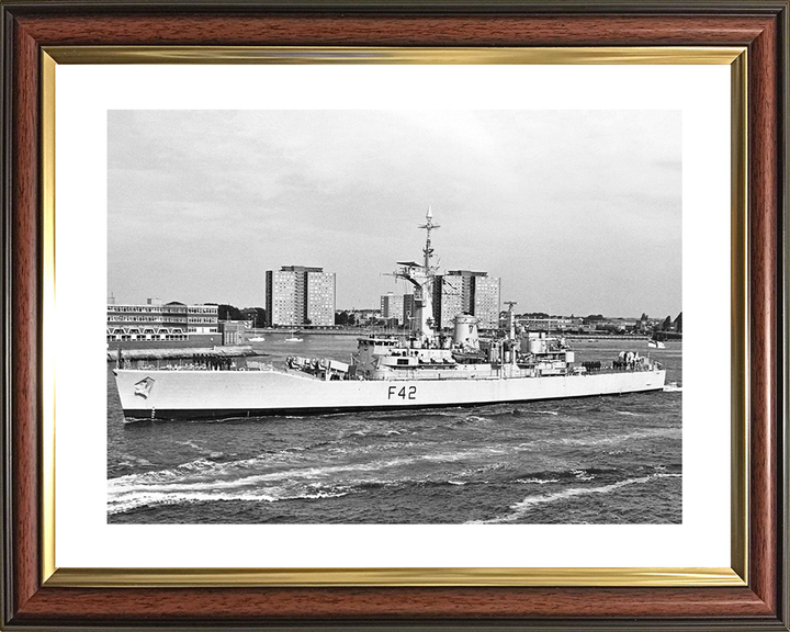 HMS Phoebe (F42) Photo Print - Leaving Portsmouth 1984 - Royal Navy Leander Class Frigate Posters, Prints, & Visual Artwork Hampshire Prints 10 x 8 Classic Frame Yes