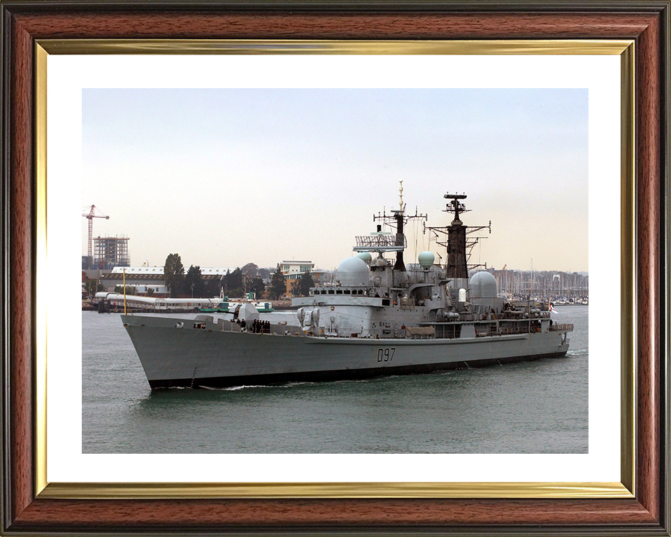 HMS Edinburgh (D97) Royal Navy Type 42 Destroyer Leaving Portsmouth 2005 Photo Print Wall Art Decor Posters, Prints, & Visual Artwork Hampshire Prints 10 x 8 Classic Frame Yes