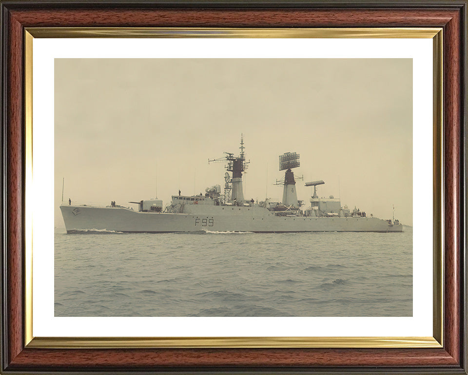 HMS Lincoln F99 Royal Navy Salisbury class frigate Photo Print or Framed Print - Hampshire Prints